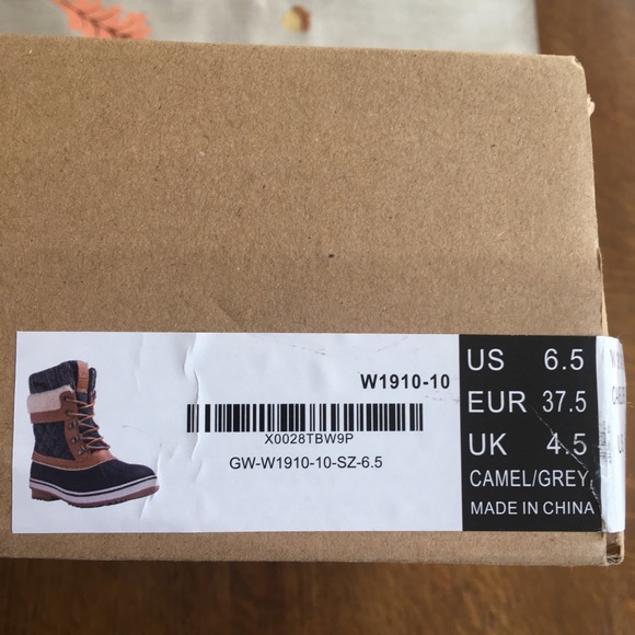 NWT Snow Boots - Picture 3 of 6